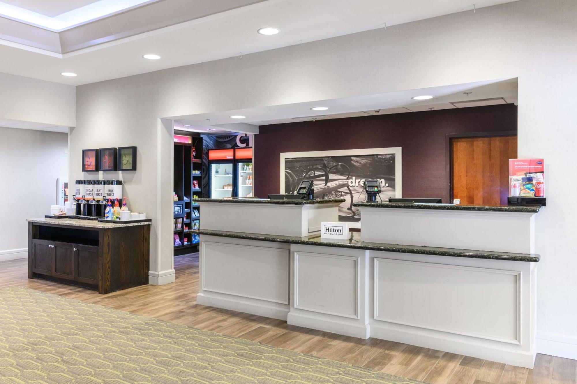 Hampton Inn & Suites Hartford-Manchester Kültér fotó